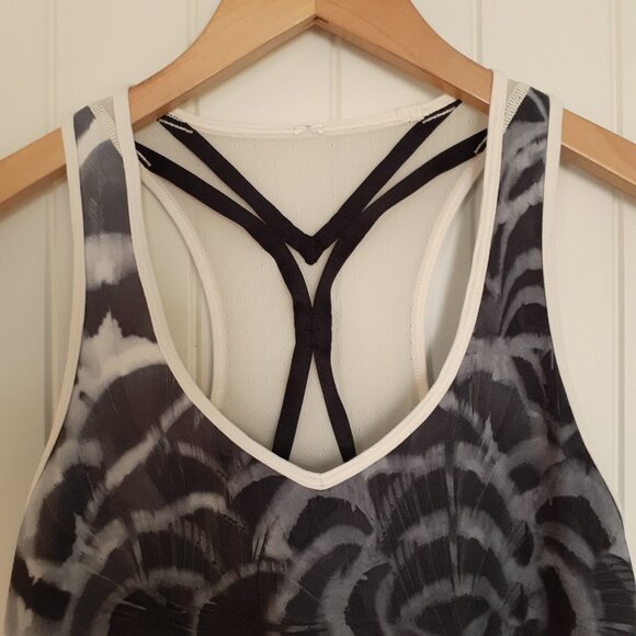 Lululemon Dance To Yoga Tank in Pretty Plume Angel Wing Black / Black Size 8 - Picture 5 of 13